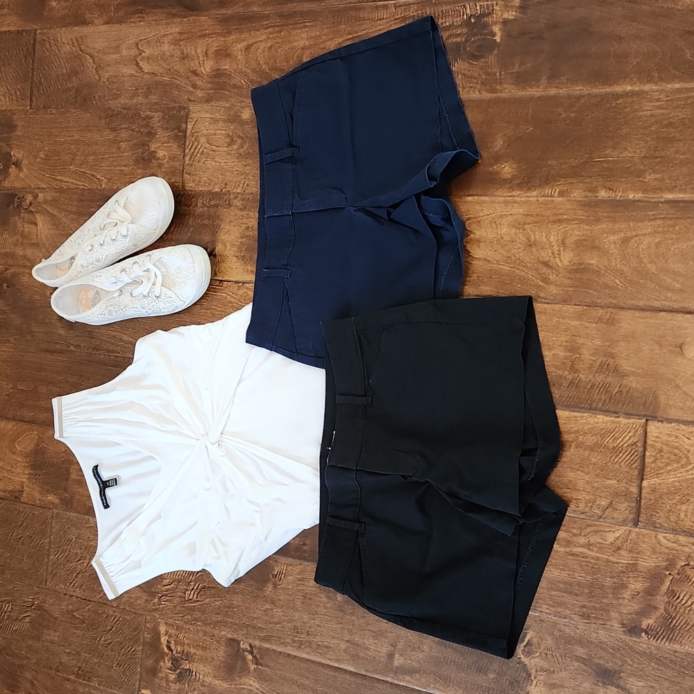 Old Navy Women's Shorts 2 pair bundle Black and Navy
